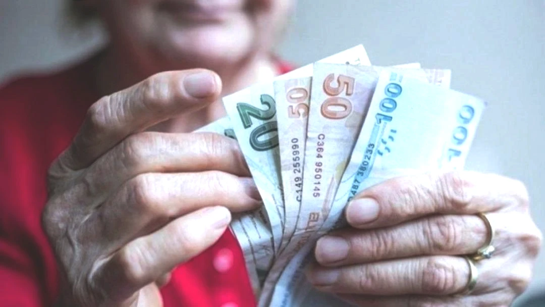 SSK ve Bağ-Kur emeklileri için iki olasılık bulunuyor! En güçlü tahmin bile hayal kırıklığı yarattı. Milyonlarca insanın beklentisi suya düştü.